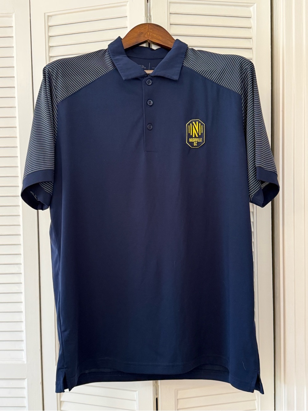 Men’s Antigua Nashville Soccer Club Navy Polo with Striped Shoulder Panels — L